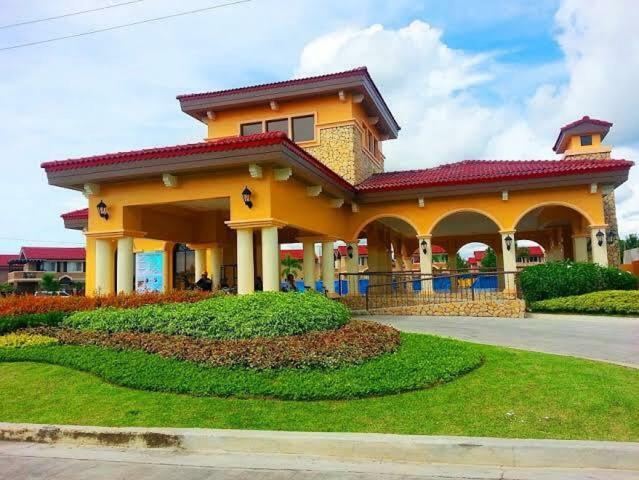 Relaxing Home At Camella Bacolod, Near Airport, Rockwell, Terminals, Famous Resto Luaran gambar